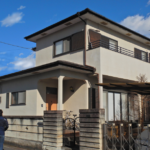 before
外壁の塗装が劣化しチョーキングが起きている。
地震によるひび割れが多数みられる。
外壁のひび割れやベランダの取合などから屋内への水の浸透がみられる。