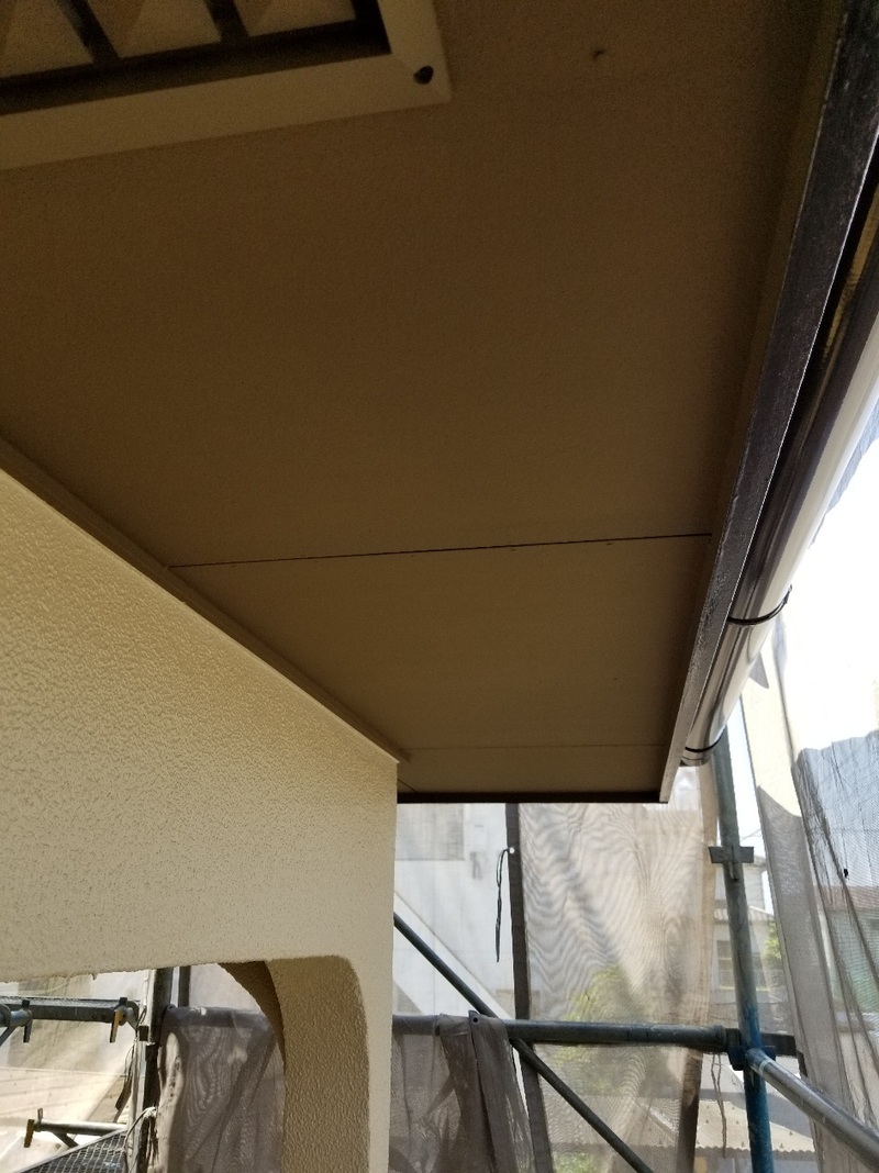 軒天は濃い目の色に。