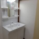 after
洗面台を交換！
白ベースの洗面台にしたので、サイズ感は一緒ですがなんとなく洗面所が広く感じられる。