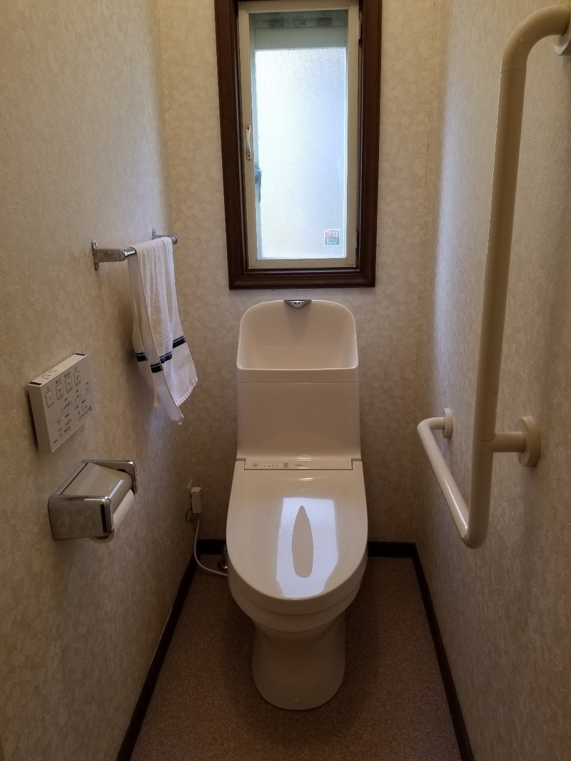 after
ボタン操作を壁付けリモコンタイプにしたのでトイレ周りもすっきり、手の届かなかったところもしっかりお掃除できるようになりました。