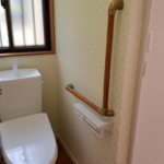 after
新しいトイレスペースは既存の中廊下だった場所に。

サッシは既存のものを残しそのまま使用しました。
L型の手摺も設置して安心です！