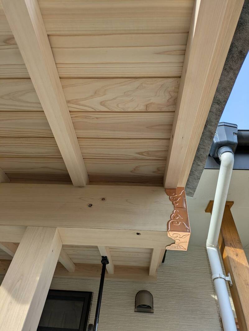 銅板の梁カバー