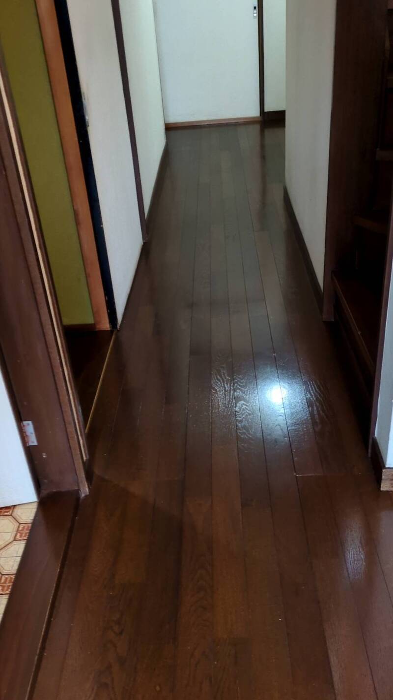 before
お手入れもされていて一見するととてもきれいですが、歩くと床が沈み、フカフカする感じです。