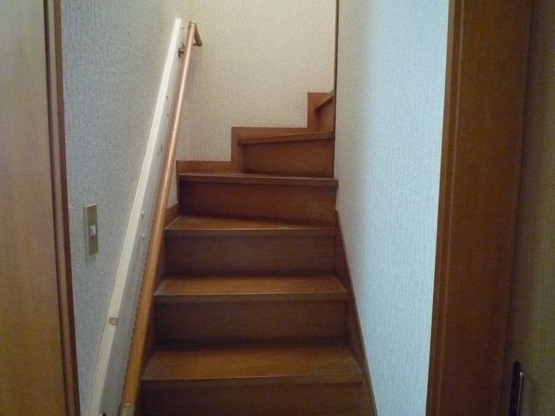 after
手摺を付けるにも壁の下地などがしっかりしているか調べ
施工します。ｄ(^。^)