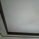 天井
天井は壁面よりも少し凹凸を強めにしました。
ライトを付けると塗り壁の陰影が楽しめます。