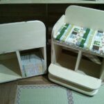 椅子
２個を連結すると３人でも仲良く座れる。