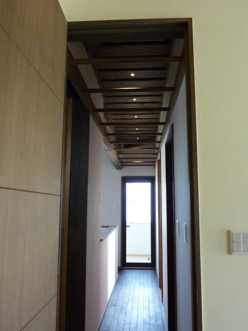 廊下にウンテイ
