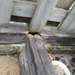 before
何か所か土台が腐って柱が浮いている状態に。
強風で倒れてしまわないうちに交換しましょう！